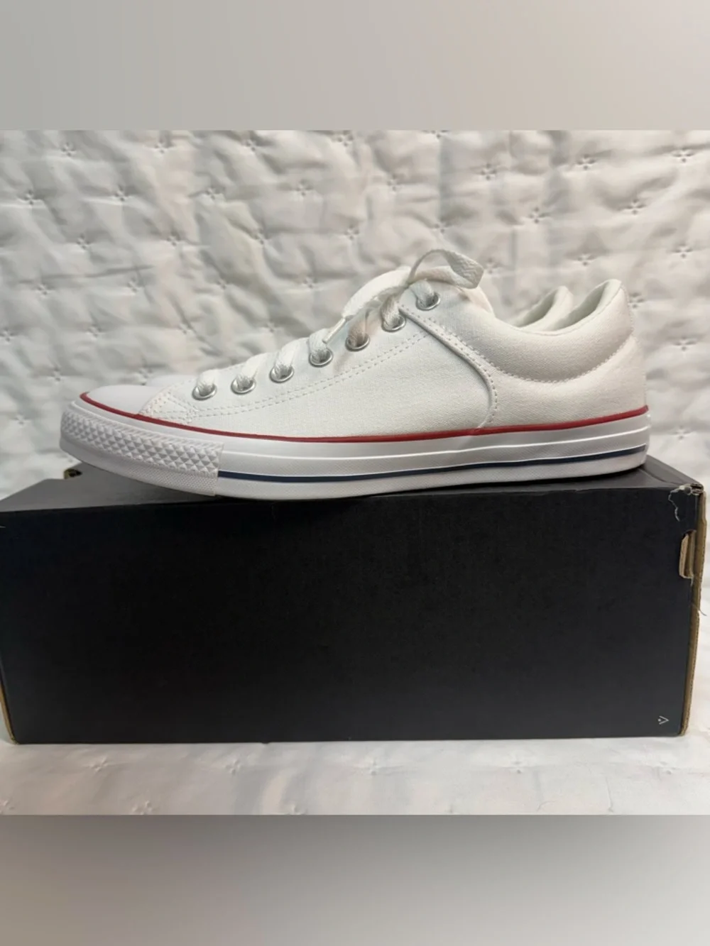 NWT CONVERSE Low Top white with Red and Blue Stripes Classic and Unisex - Picture 1 of 4